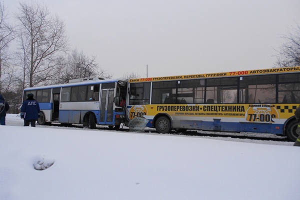 В Верхней Пышме столкнулись два рейсовых автобуса. Пострадали семь человек - Фото 1