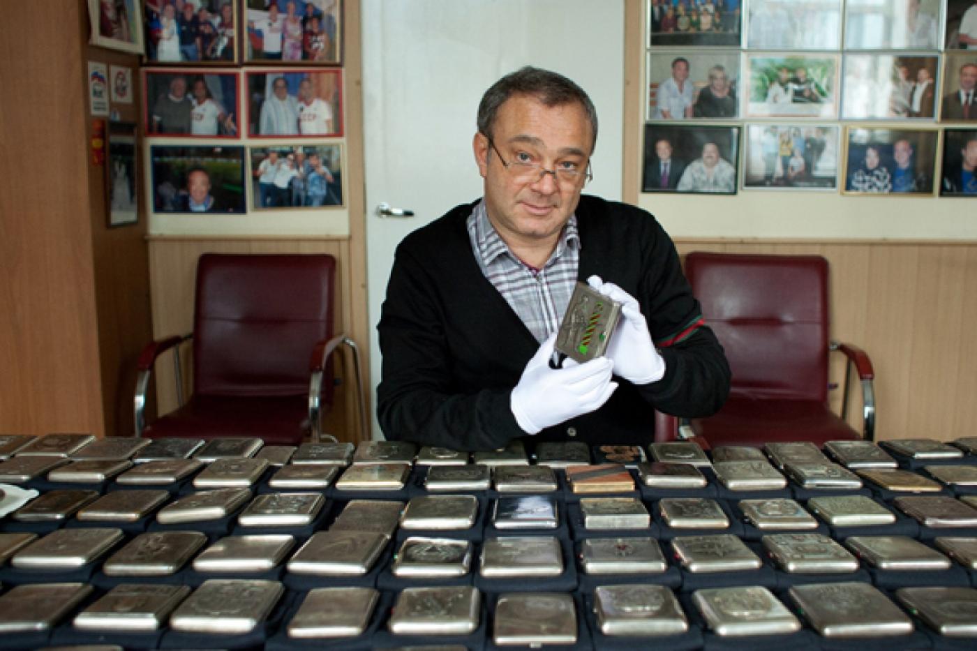 Георгий Перский приобщился к «Высшему сорту»: депутат принял участие в выставке ретро-рекламы - Фото 1