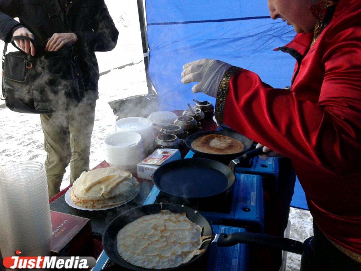 Аттракцион неслыханной щедрости: «Банк24.ру» сегодня бесплатно напечет 24 килограмма блинов для горожан - Фото 1