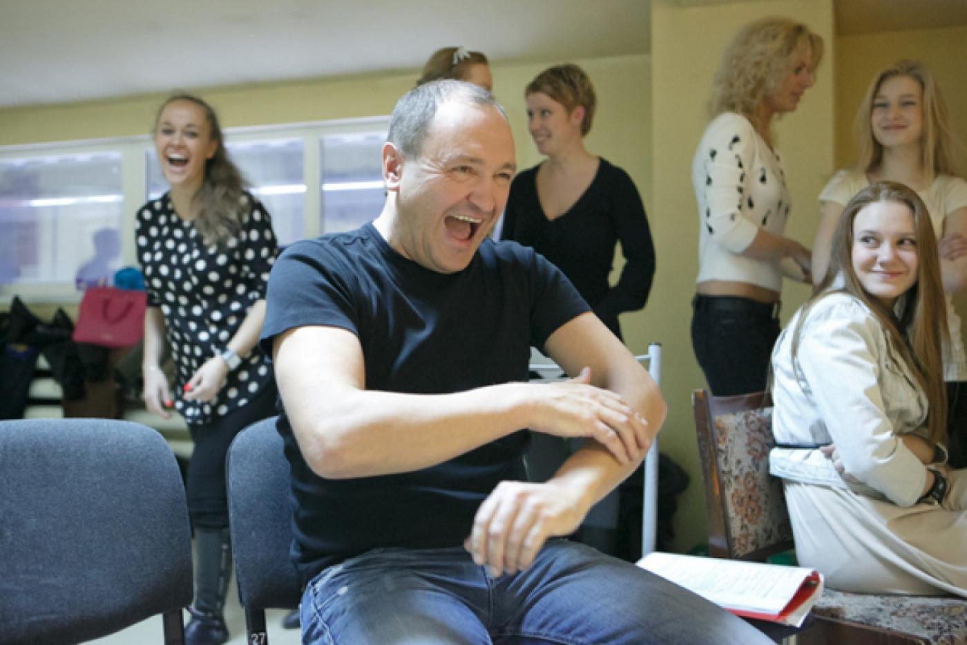 Все на местах! Состоялся первый общий прогон мюзикла «Выпускной» - Фото 1