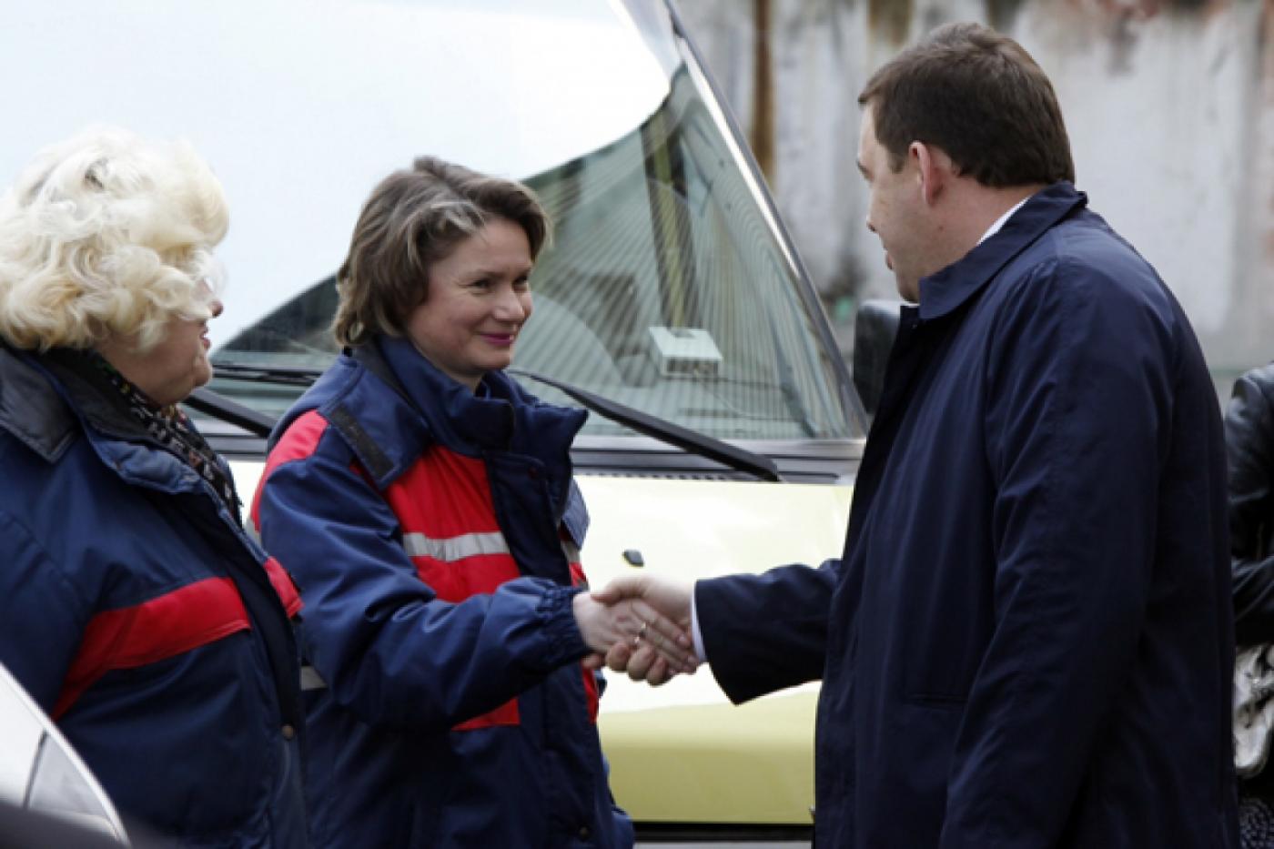 Центру медицины катастроф купят три новых реанимобиля и вертолет - Фото 1