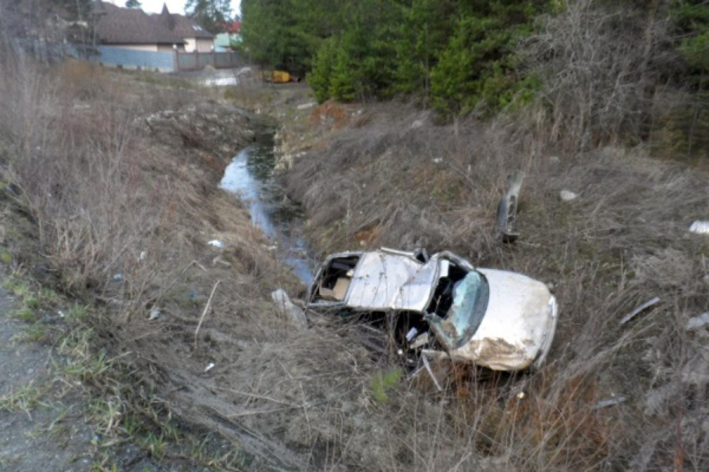 Вблизи Решет опрокинулся автомобиль. Ранены три человека - Фото 1
