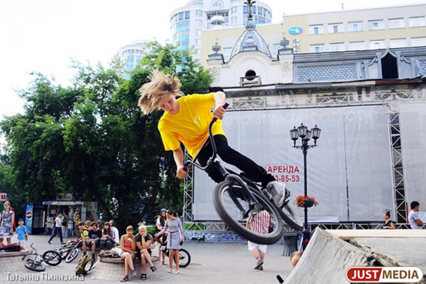 Велоэкстрим в новом формате. Райдеры устроят показательные выступления возле театра драмы - Фото 1