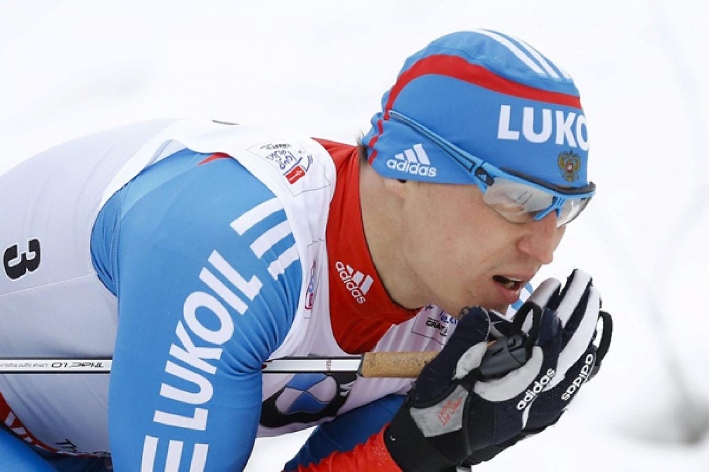 Российский лыжник Александр Легков привез в Екатеринбург хрустальный Кубок мира - Фото 1