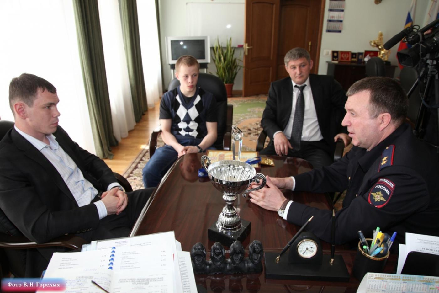 Михаил Бородин встретился с двумя чемпионами - Фото 1