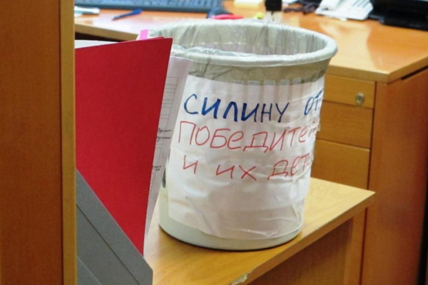 Ветераны отправили Якову Силину урну с агитационными открытками - Фото 1