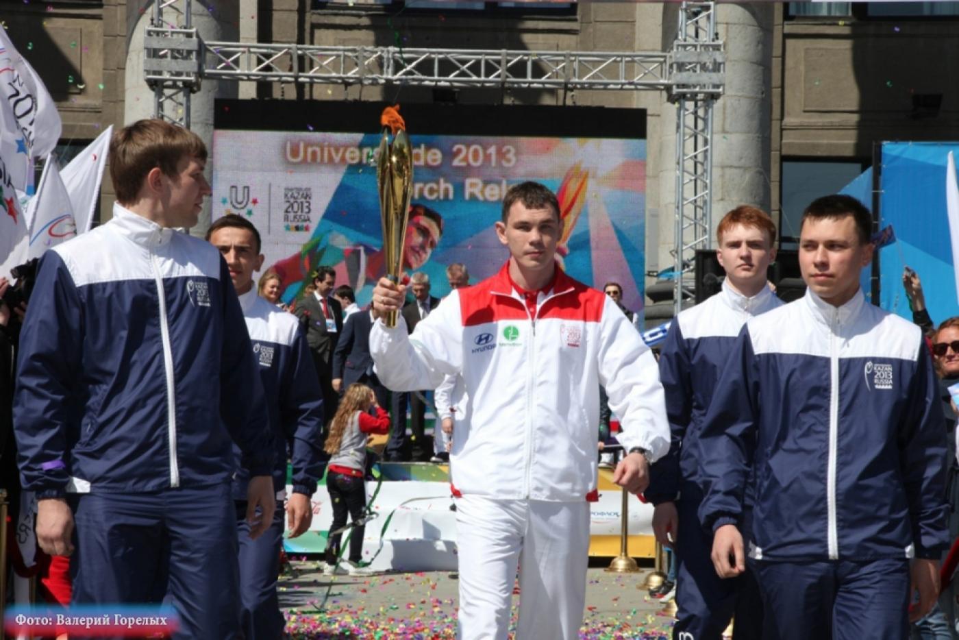 Посмотреть на огонь Универсиады-2013 в Екатеринбурге пришли пять тысяч человек - Фото 1