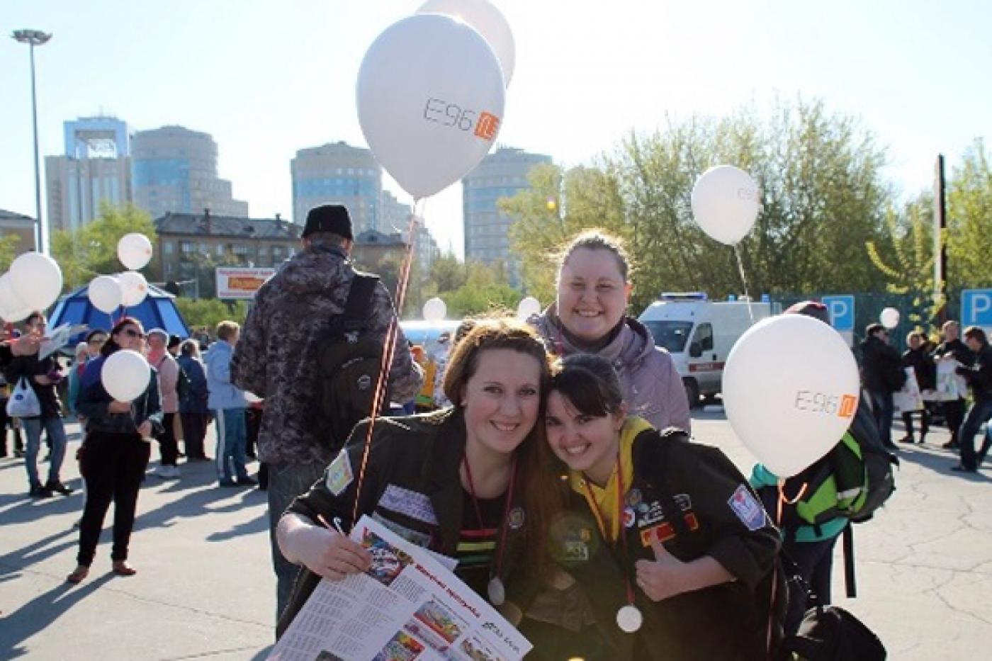 Е96.ru поддержал юбилейную «Майскую прогулку» - Фото 1