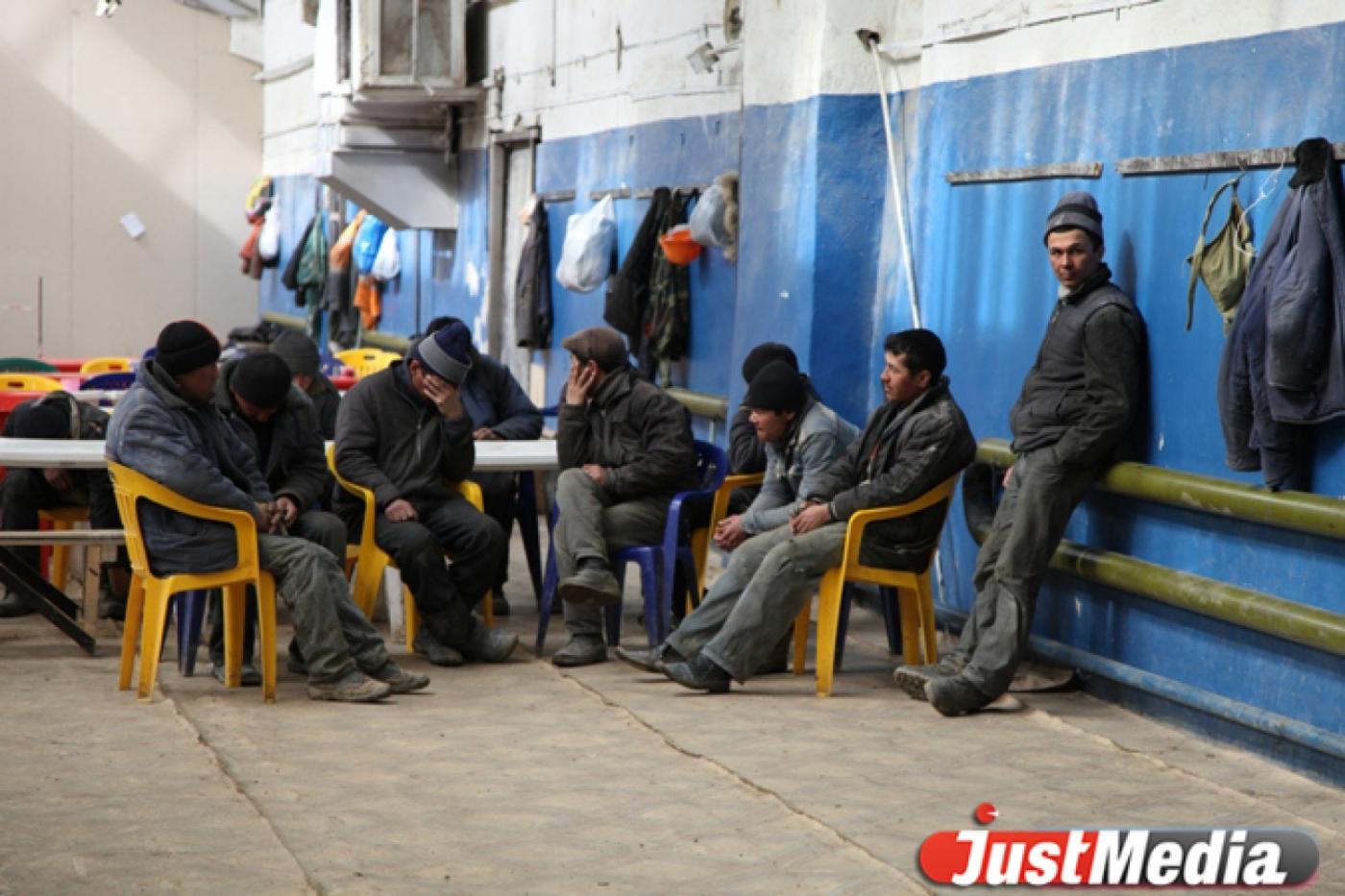 Прокуратура выявила в Орджоникидзевском районе Екатеринбурга пять «резиновых» адресов, по которым зарегистрировано от 25 до 88 мигрантов - Фото 1