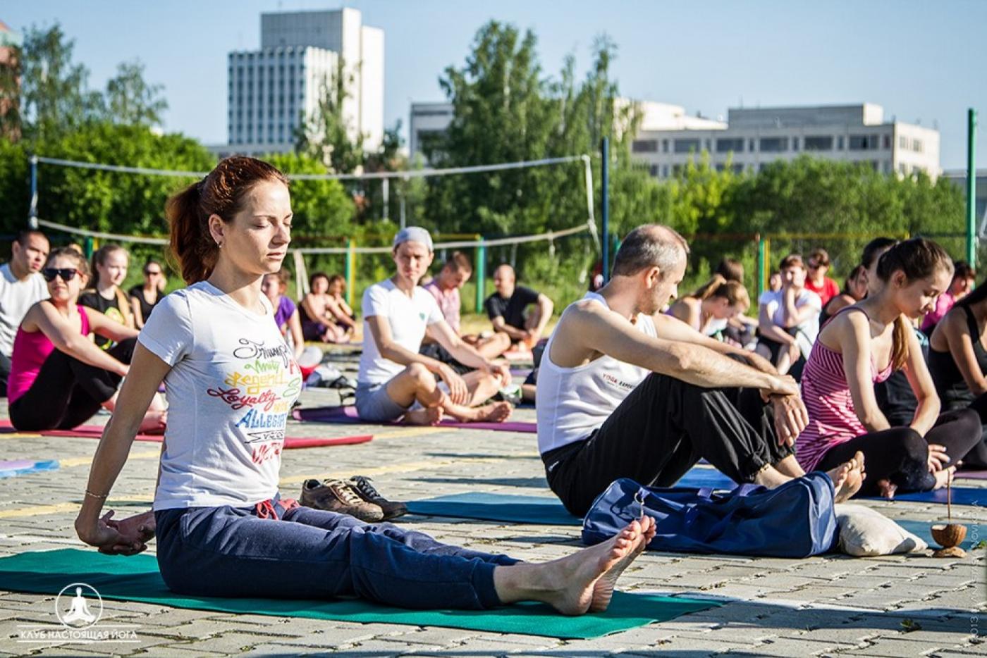 Екатеринбуржцы 108 раз поклонились солнцу - Фото 1