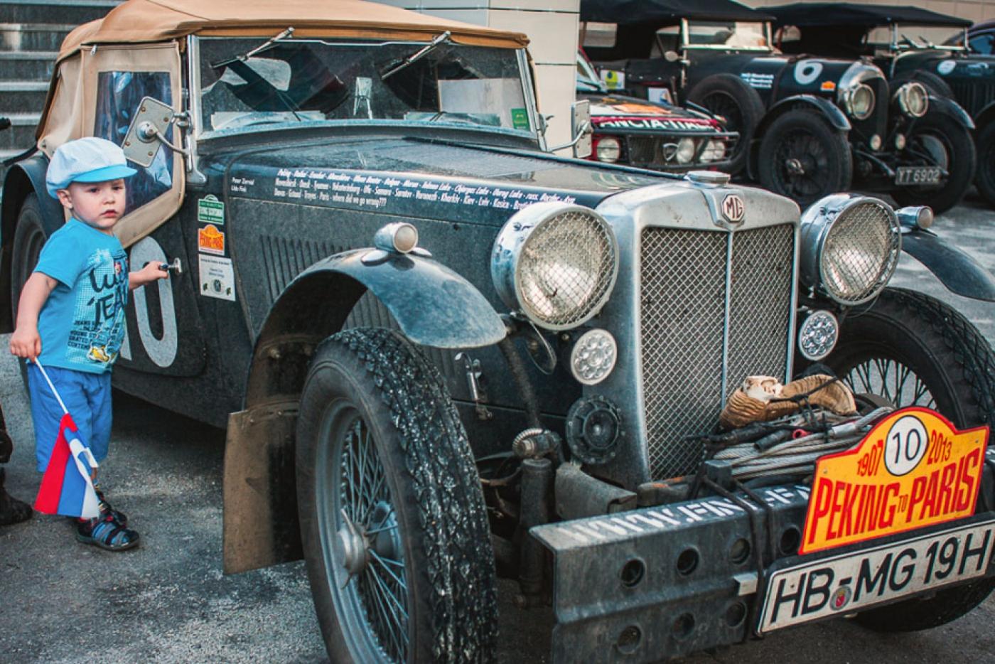 «В России все отлично!». Ралли «Пекин-Париж посетило Екатеринбург - Фото 1