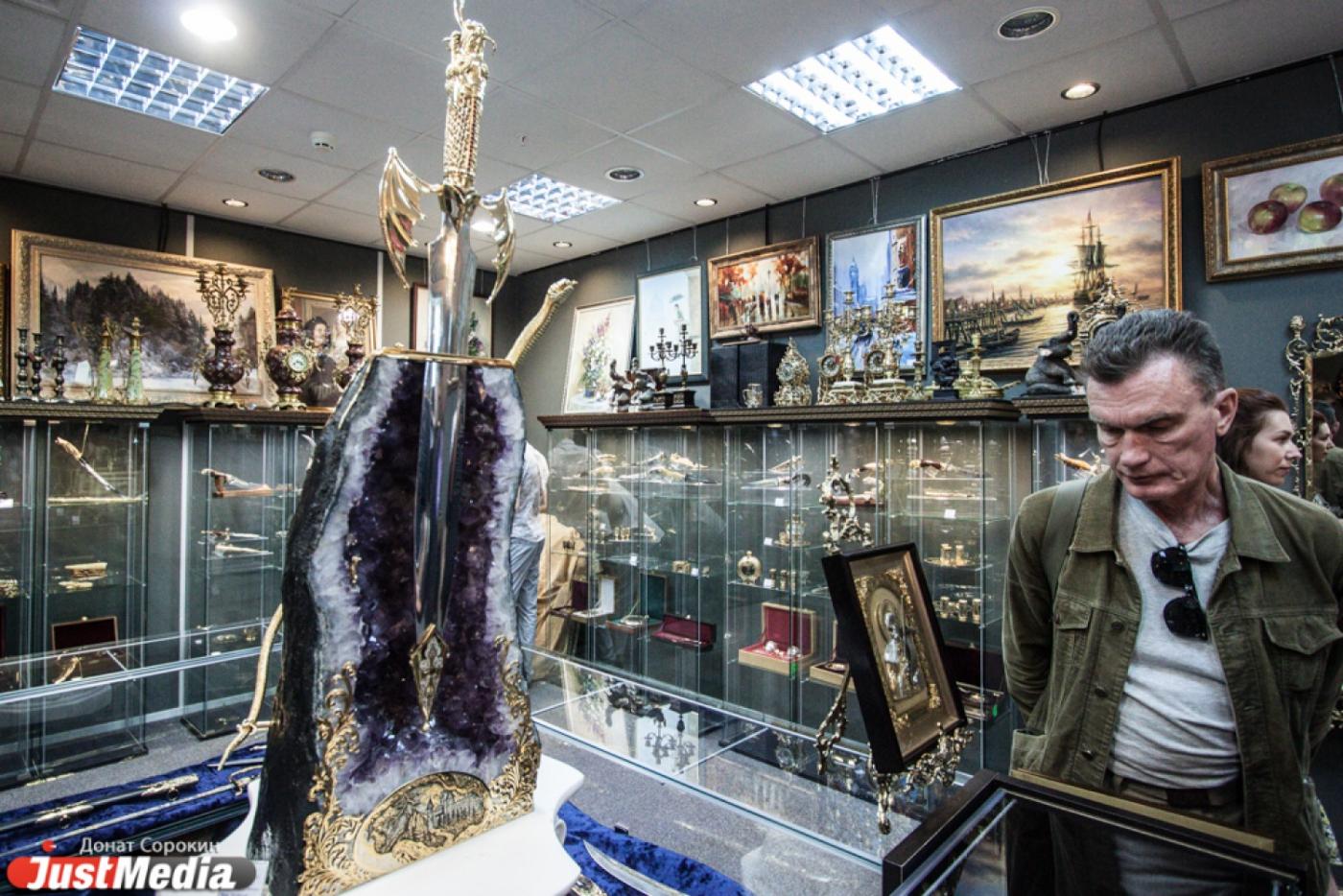 В Екатеринбург привезли меч-кладенец из Златоуста - Фото 1