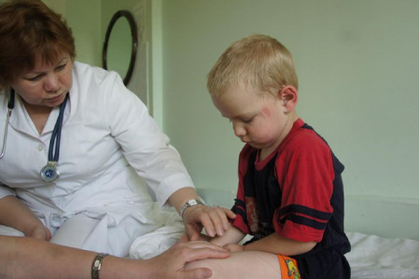 Нашлась мама мальчика, которого сотрудники полиции подобрали вчера на улице в Нижнем Тагиле - Фото 1