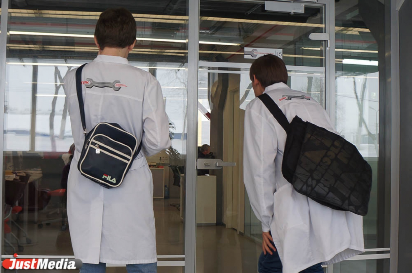 Крупные свердловские предприятия не ждут помощи от властей и сами занимаются подготовкой квалифицированных кадров - Фото 1