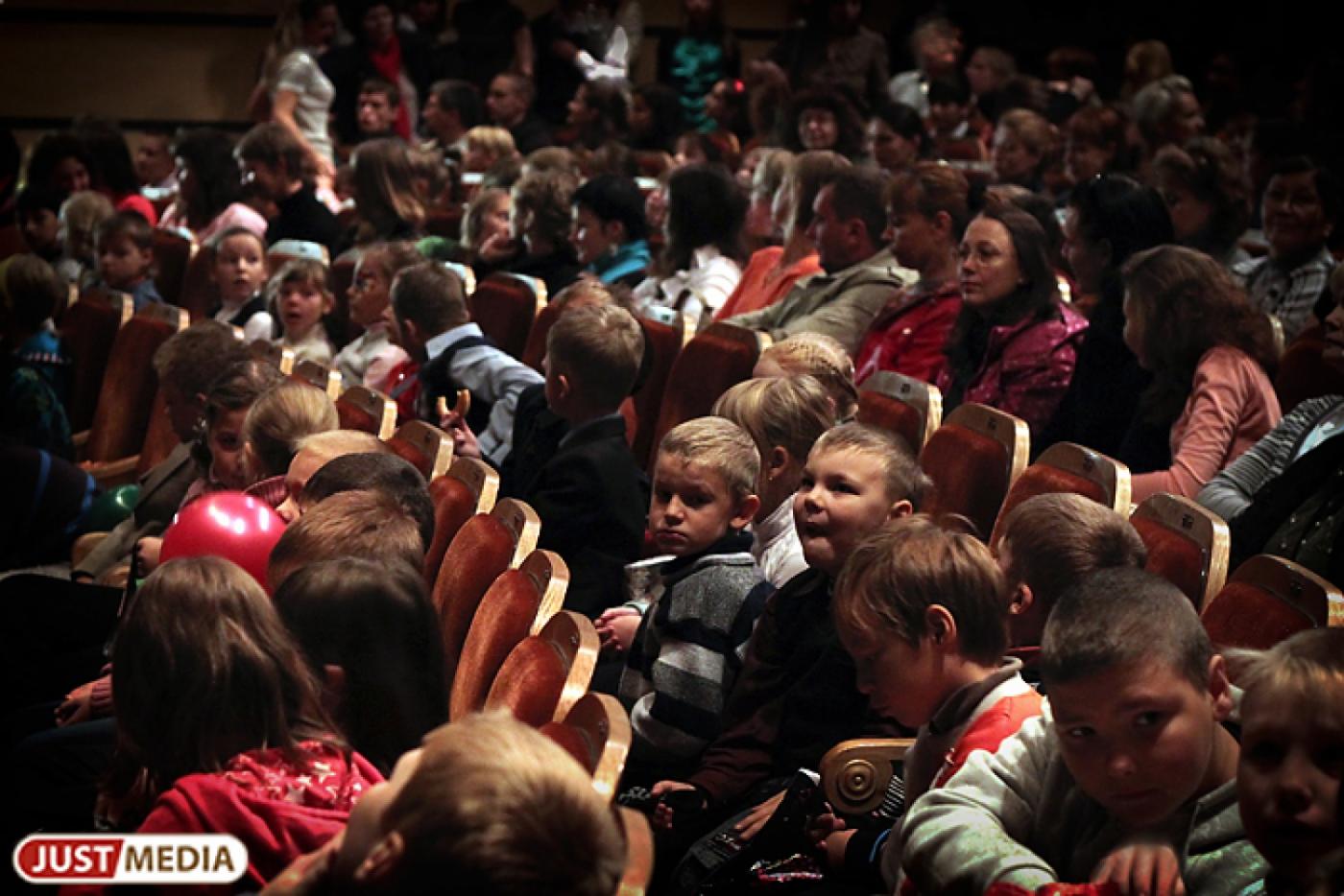 Дети из оздоровительных лагерей Свердловской области сегодня съедутся в Нижний Тагил на конкурс агитбригад - Фото 1