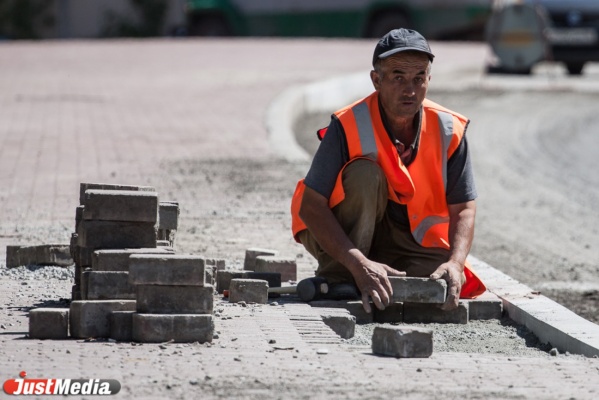 Программа «Столица» продолжает оставаться только на плакатах Силина. Деньги город до сих пор не получил
