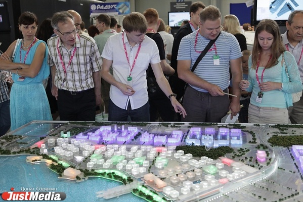 Дискуссии и презентации в режиме нон-стоп. Программа стенда Екатеринбурга на ИННОПРОМе была самой насыщенной