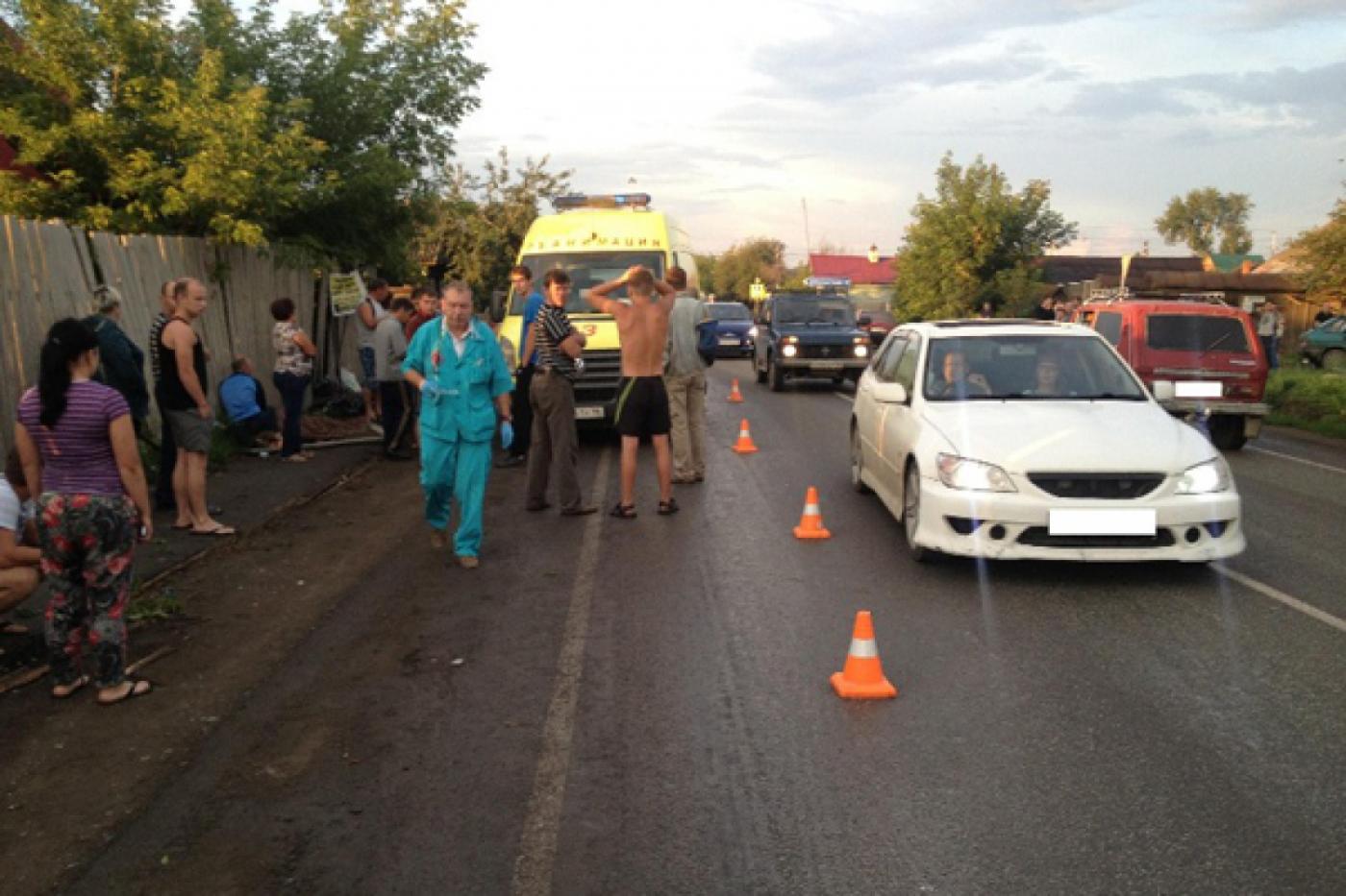 Грузовик сбил на тротуаре трех пешеходов. Погибла женщина, два человека, в том числе грудной ребенок, госпитализированы - Фото 1