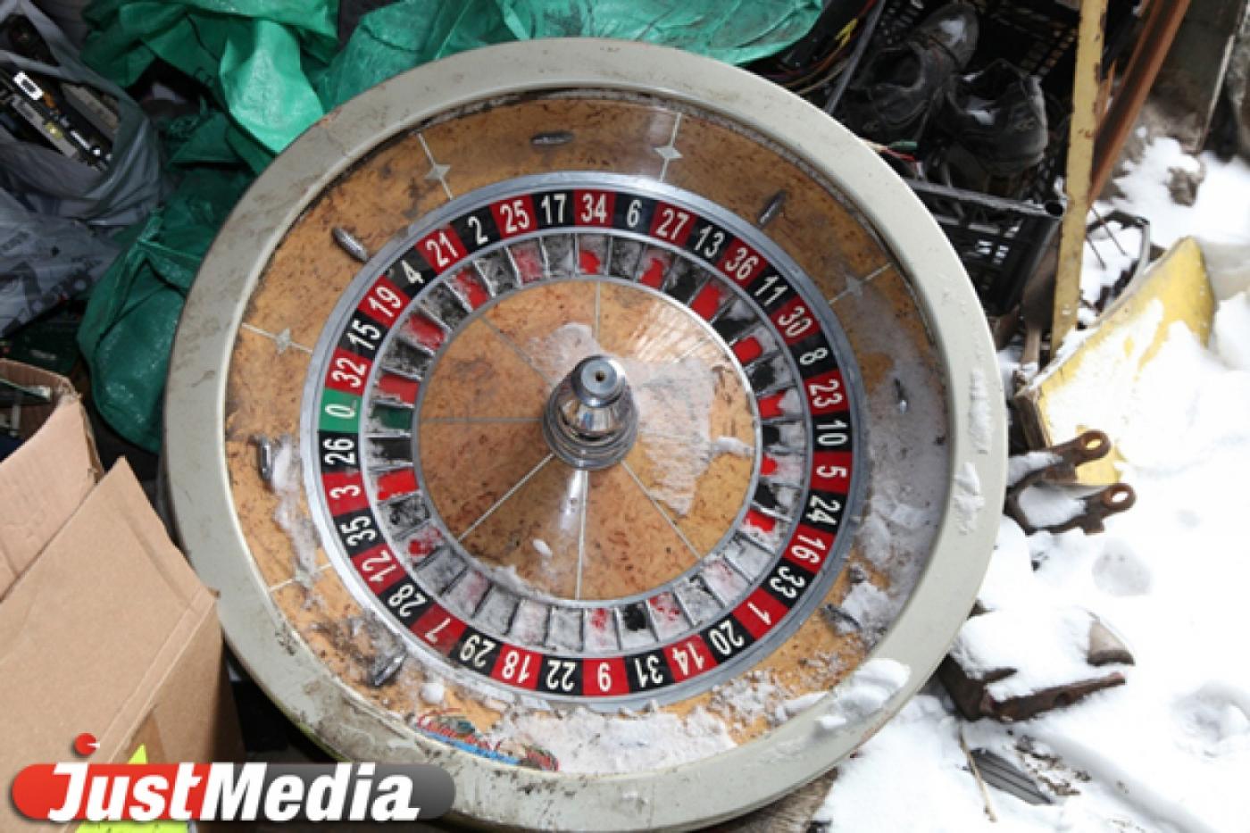 Сотрудники полиции ликвидировали два игровых клуба и изъяли 27 «одноруких бандитов» - Фото 1