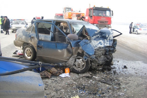 Подробности утреннего ДТП на Тюменском тракте: из всей семьи, ехавшей в Daewoo Matiz, уцелела только полугодовалая девочка - Фото 1