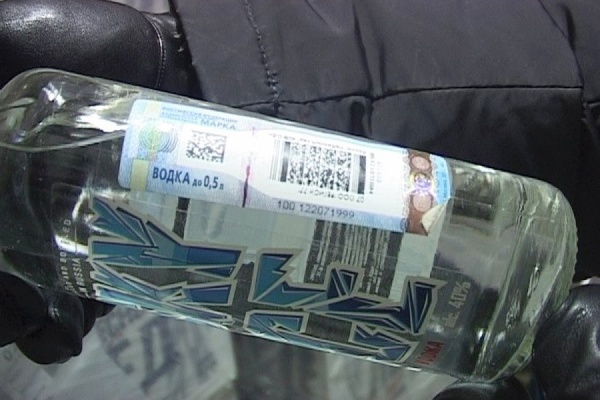 Полицейские изъяли в Екатеринбурге более 150 тысяч бутылок водки с подозрительными акцизными марками - Фото 1