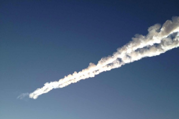 Метеорит над Уралом?! Неизвестный объект видели жители двух областей - Фото 1