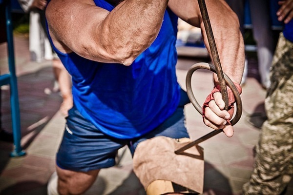 В День Мужика уральские силачи попробуют установить новый рекорд - Фото 1