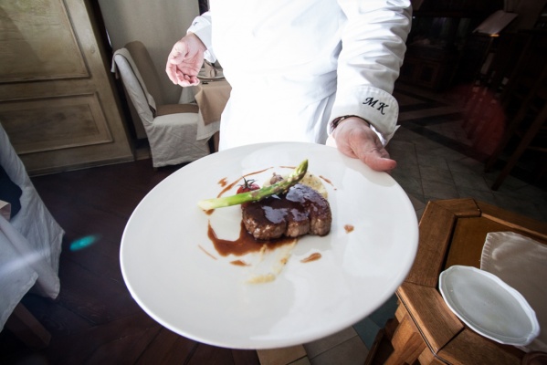 Проводы быков. В Екатеринбурге прощаются с американской мраморной говядиной - Фото 1