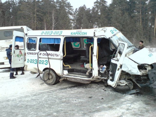 В ДТП на Полевском тракте, по уточненным данным, пострадало тринадцать человек - Фото 1