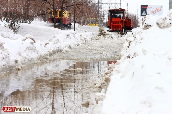 В Екатеринбурге из-за аварии без холодной воды осталось более тысячи человек - Фото 1