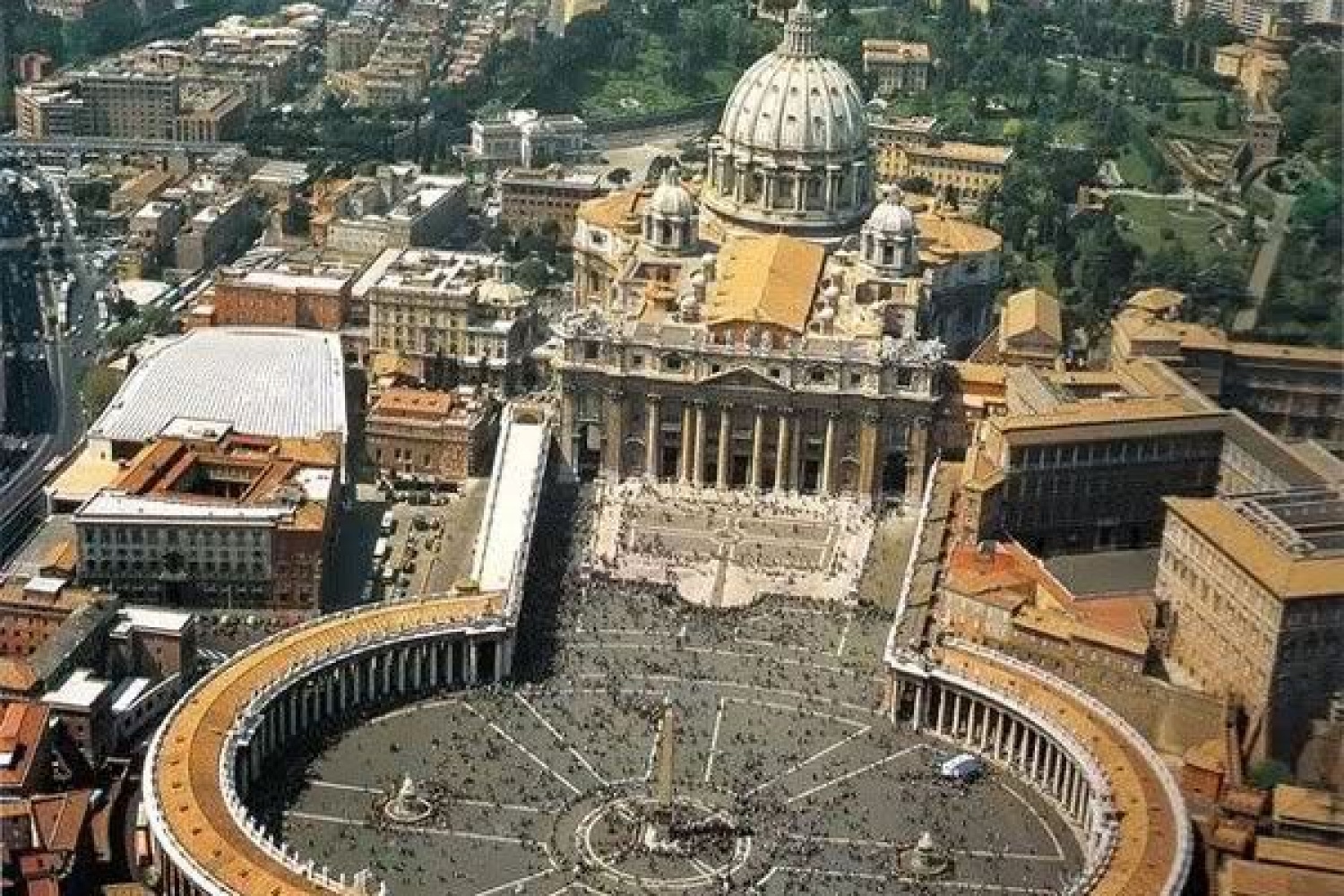 Рим площадь святого. Площадь собора Святого Петра в Ватикане. Площадь собора Святого Петра в Риме.