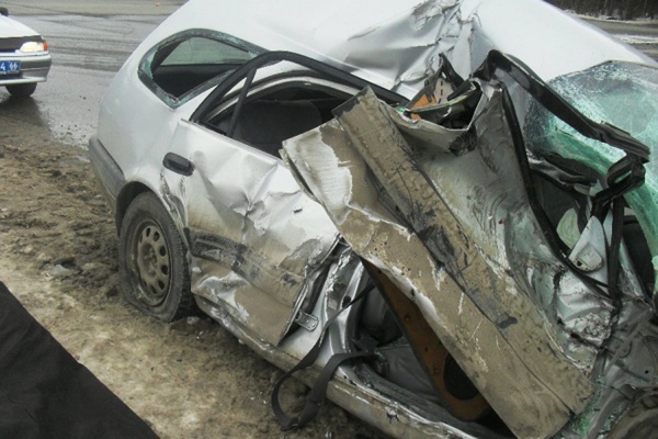 В Екатеринбурге МАЗ столкнулся с «Тойотой». Погиб водитель легкового автомобиля - Фото 1