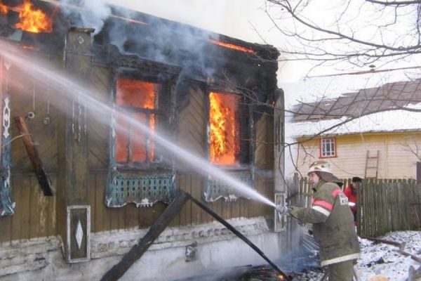 В результате пожара в частном доме в Карелии погибли шесть человек - Фото 1