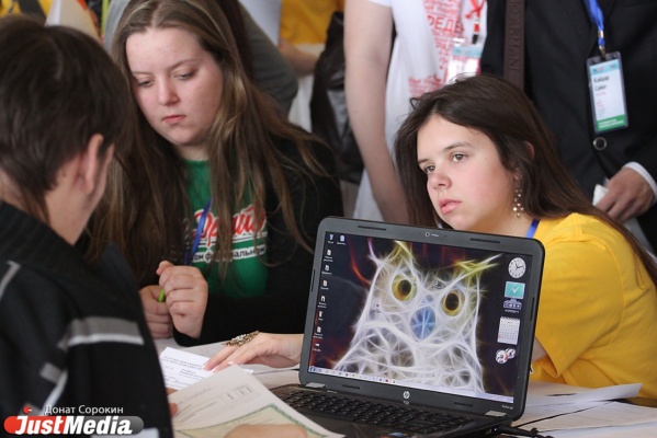 В УрФУ стартовал первый день «Тест-драйва»: более 300 школьников Большого Урала и Казахстана изучают студенческую жизнь - Фото 1