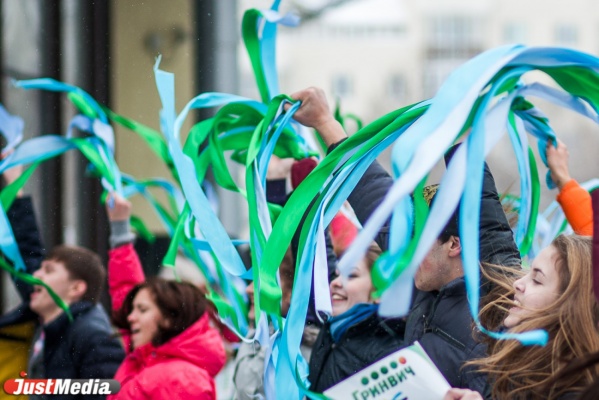 В центре города танцоры оживили логотип ЭКСПО-2020 и прикоснулись к гигантскому мячу - Фото 1