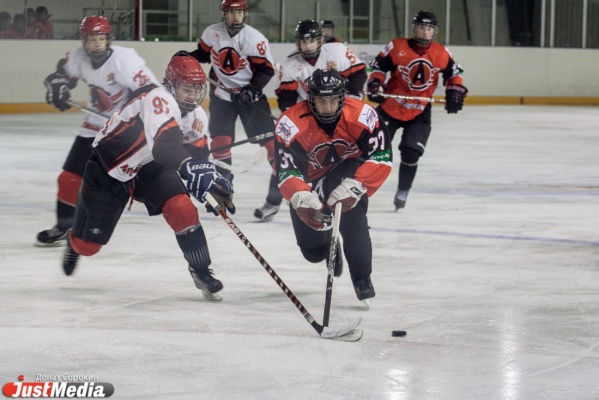 Не жалея клюшек. Уральские хоккеисты вновь стали лучшими в России - Фото 1