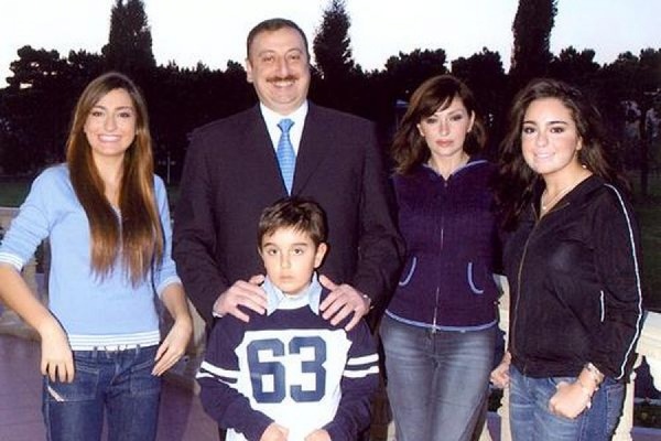 У семьи Ильхама Алиева нашли в собственности четыре оффшорных компании - Фото 1