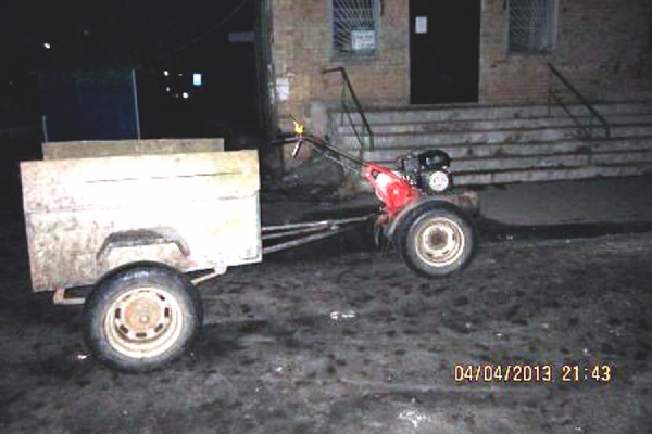 В Туринске пьяный мужчина перевернулся на мотоблоке - Фото 1