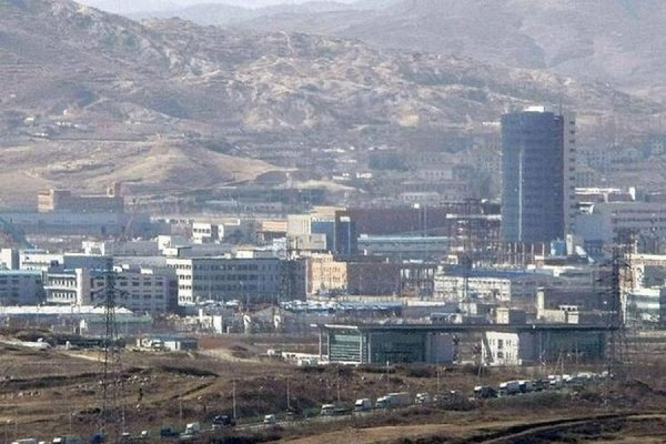 Северная Корея полностью остановила работу индустриальной зоны Кэсон - Фото 1