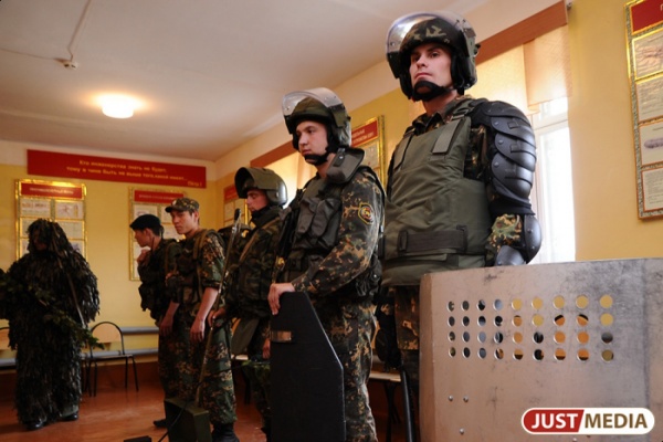 Полторы тысячи абитуриентов из Свердловской области должны поступить в военные вузы страны - Фото 1