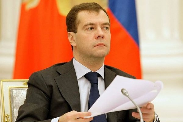 Медведев заявил, что вопрос о переходе на зимнее время «не закрыт раз и навсегда» - Фото 1