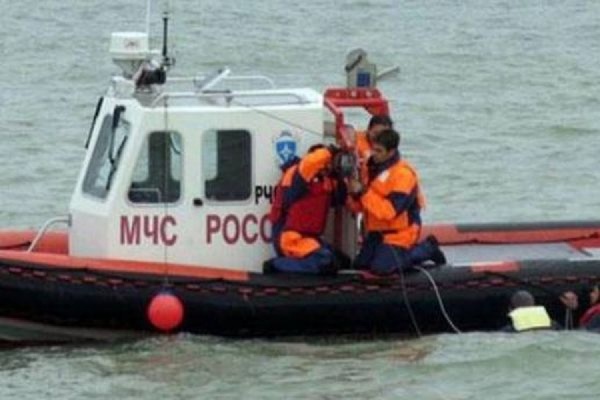 В Петербурге спасатели обнаружили буксир, затонувший недалеко от Дворцового моста - Фото 1