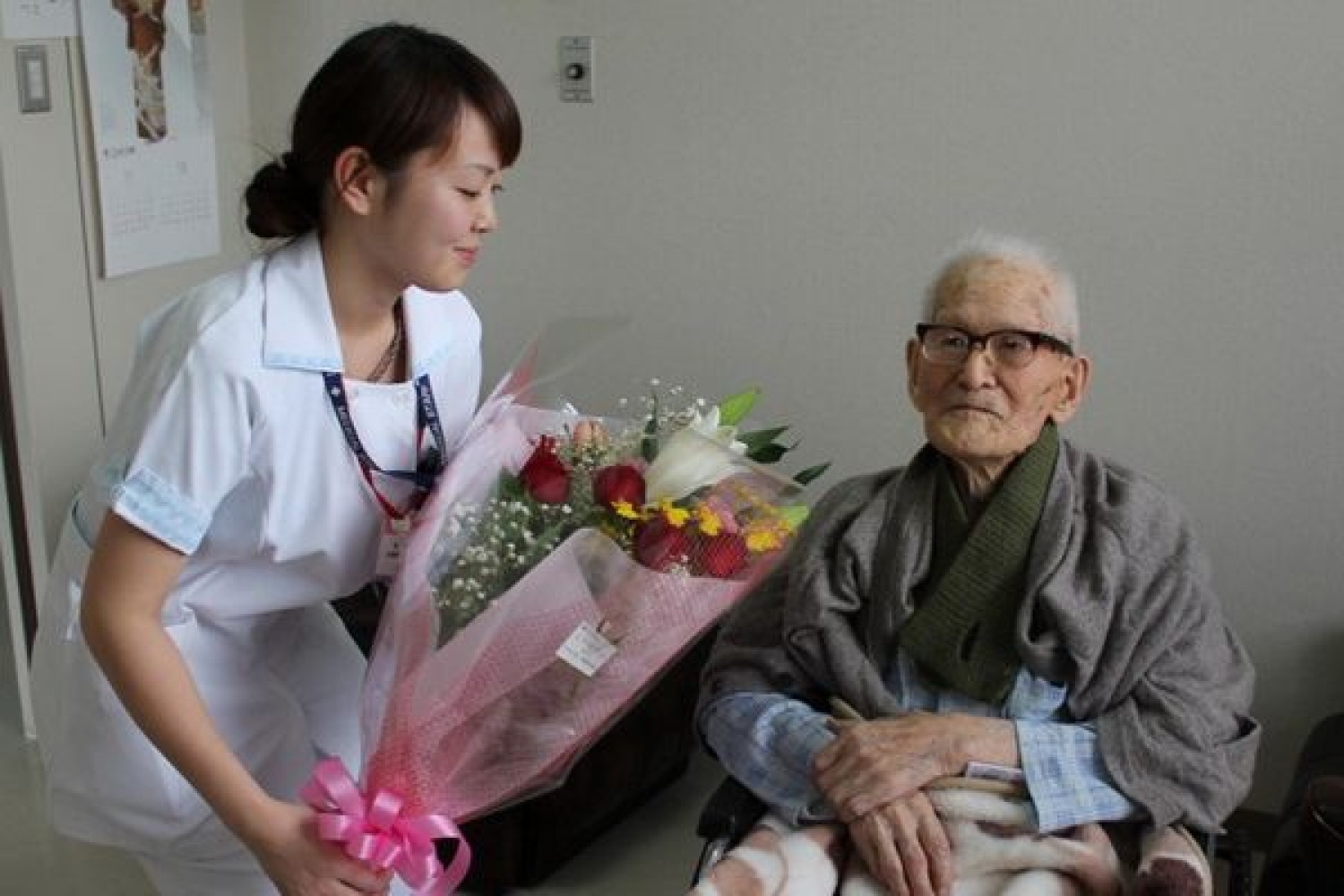 Японские пожилые мамы. Дзироэмон Кимура 116 лет. Японец Дзироэмон Кимура. Долгожитель в Японии Дзироэмон. Масао Кадоваки.