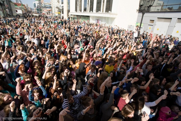 Open-air от МОТИВа собрал в центре Екатеринбурга более полутора тысяч человек - Фото 1