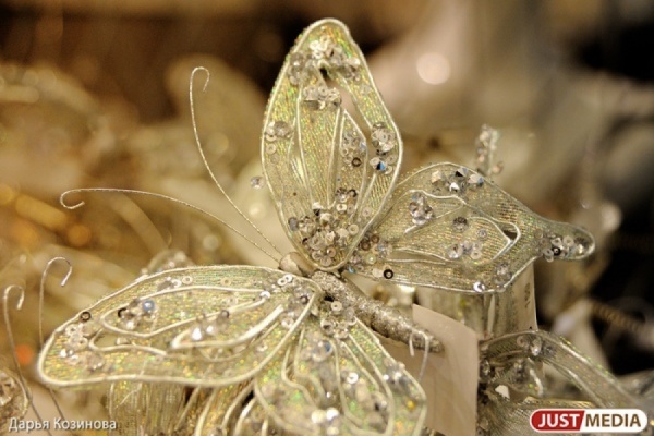 Сотрудники полиции ведут поиск злоумышленников, ограбивших ювелирный магазин в Березовском - Фото 1