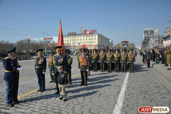 Ряды «Бессмертного полка» в Екатеринбурге пополнят более пяти тысяч человек - Фото 1