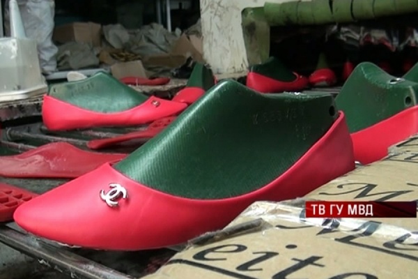 В Атиге ликвидирован подпольный цех по производству обуви «Шанель» - Фото 1