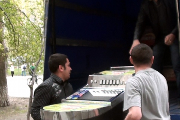 В ходе рейда по Кировскому району сотрудники полиции и прокуратуры изъяли 55 игровых автоматов - Фото 1