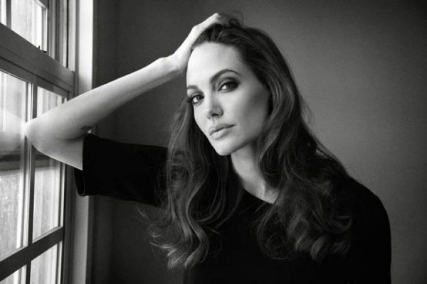 Тетя актрисы Анджелины Джоли скончалась от рака груди - Фото 1