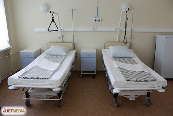 Свердловские общественники предложили запретить больницам, работающим в ОМС, брать деньги с пациентов - Фото 1